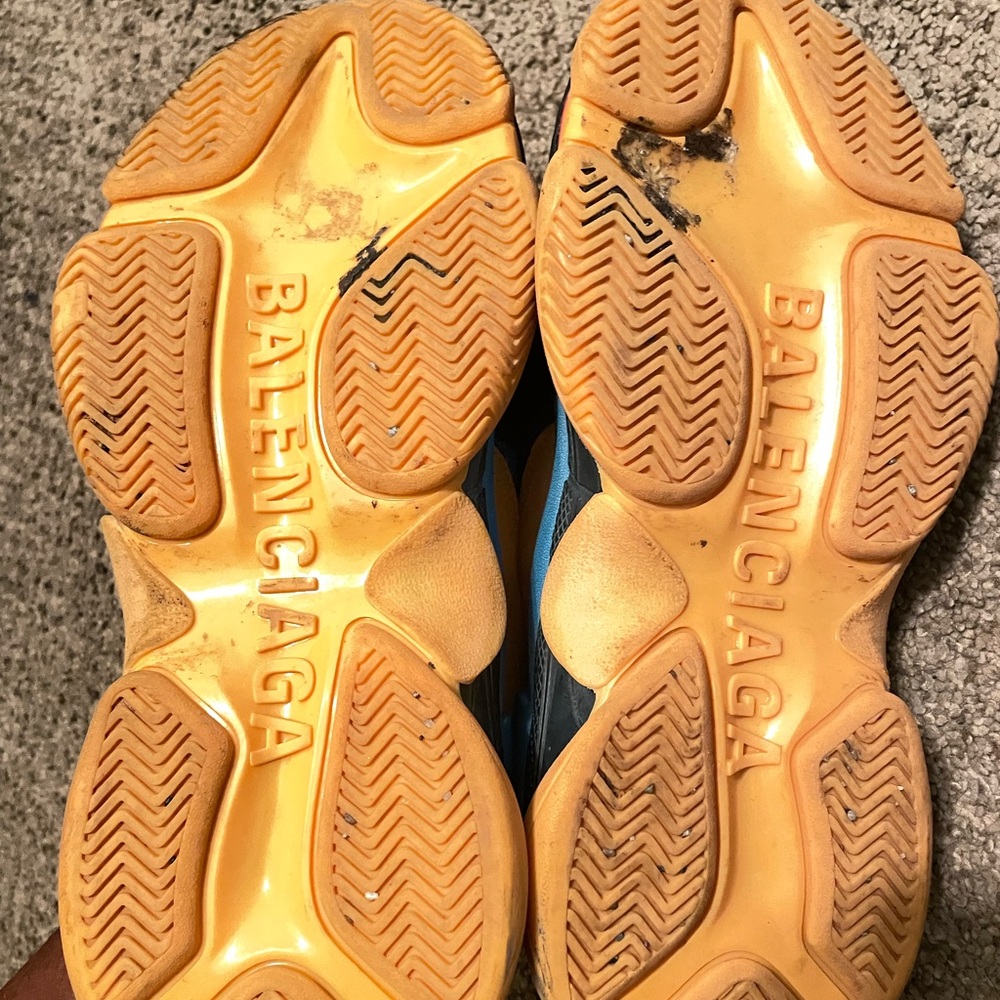 Sneakers - Picture 3 of 6